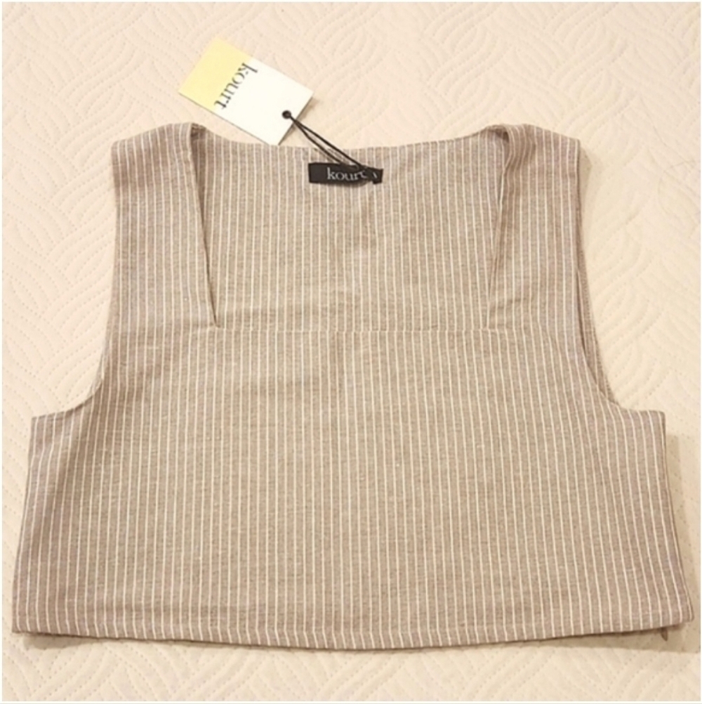 NWT Kourt Size M Pinstripe Crop Top